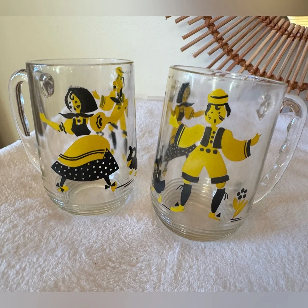 Vintage Hazel Atlas Glass Pair Beer Mug 1950 Hansel & Gretal Design Yellow Black